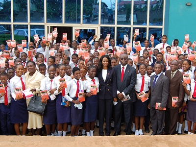 Mr Apollos Ikpobe, Deputy Managing Director, Domestic Bank, UBA Plc; Ms. Ijeoma Aso, MD/CEO, UBA Foundation (UBAF); Mr. Ogunkola Olanrewaju , Principal, The African Church Model College, Ifako-Ijaiye, Lagos; and  students of the school,  when UBAF presented Literature books to students under its ‘Read Africa Initiative’